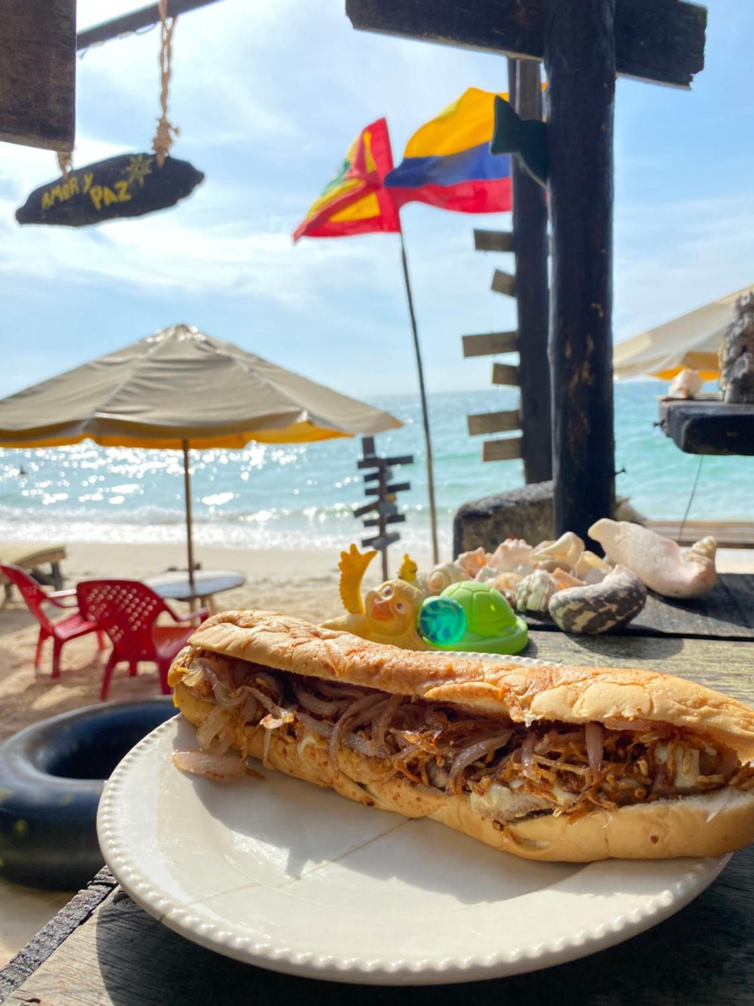 Tipiland Baru La Casa Del Mono Hotel Playa Blanca Luaran gambar